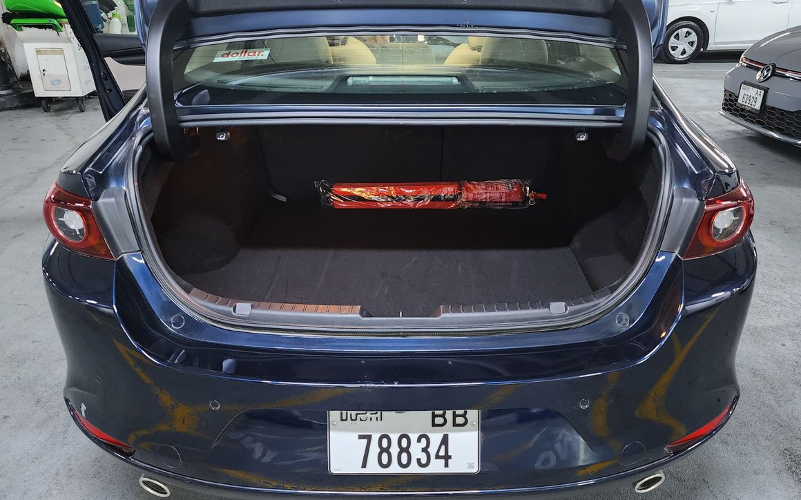 Mazda 3 - image 8