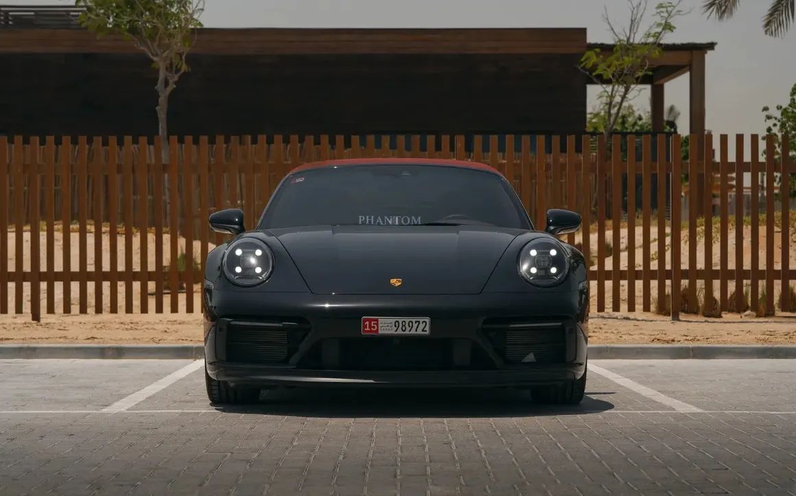 Porsche 911 GTS Cabriolet - image 4