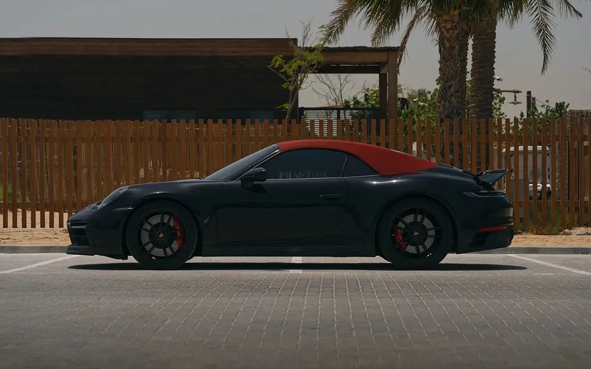 Porsche 911 GTS Cabriolet - image 3