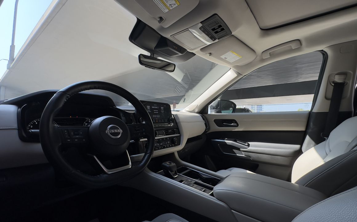 Nissan Pathfinder SL - image 7