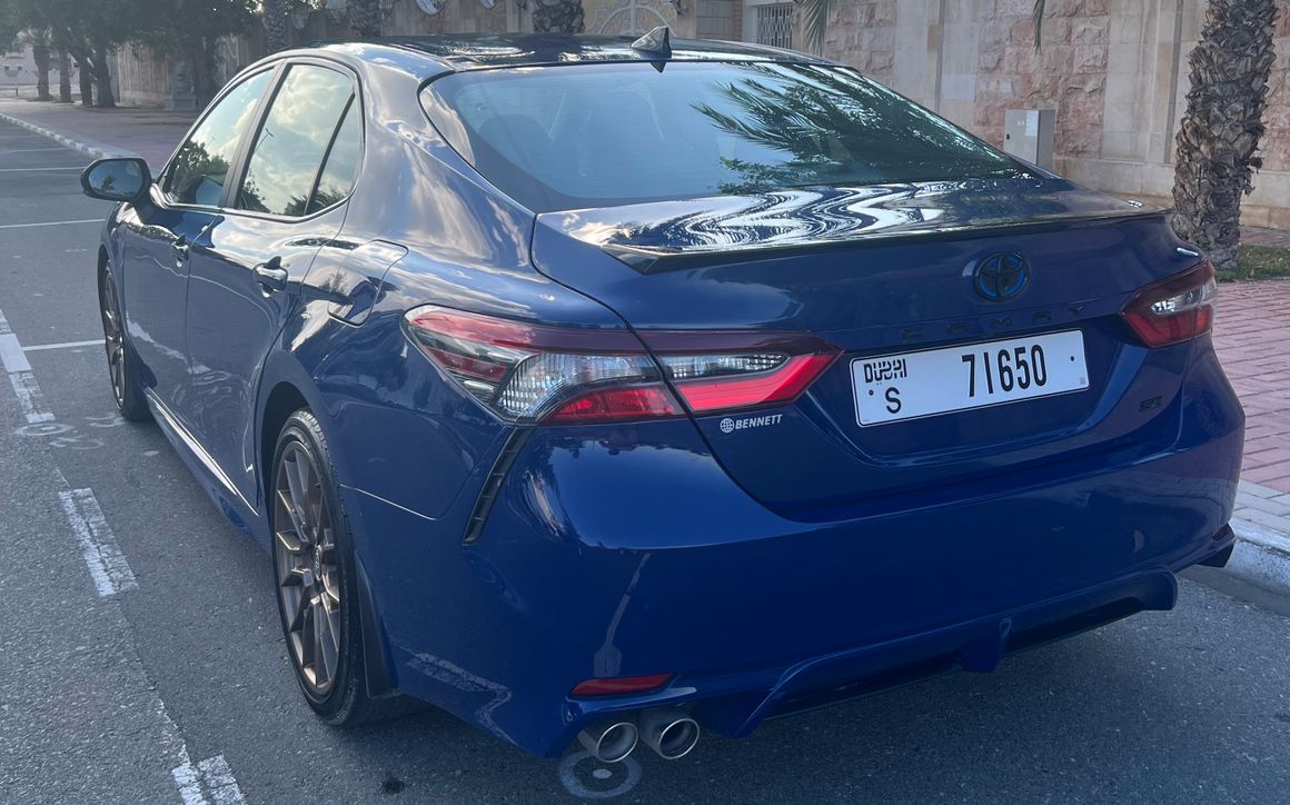 Toyota Camry Hybrid - image 4