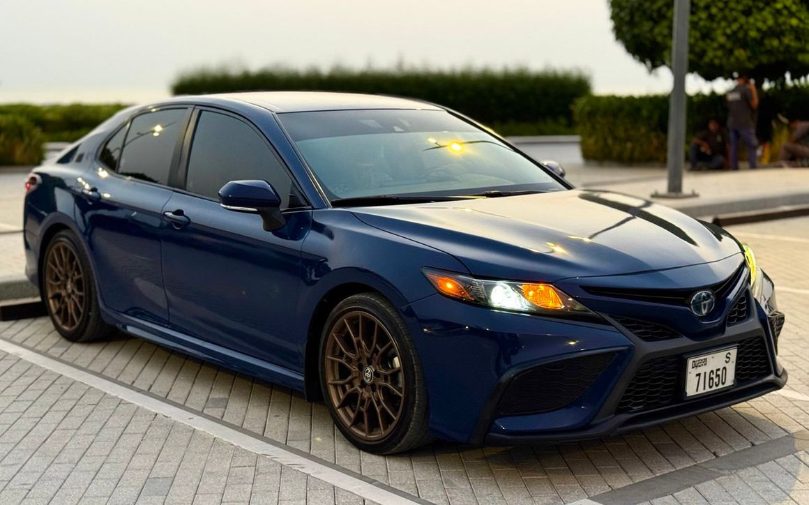 Toyota Camry Hybrid - image 3