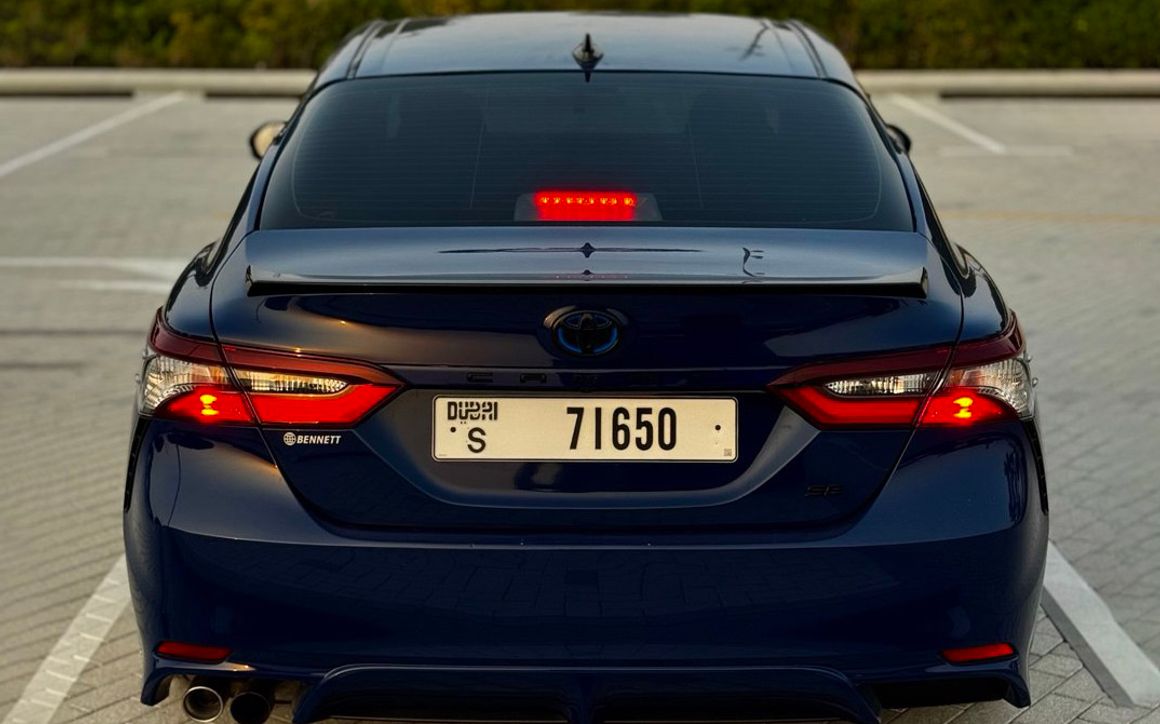 Toyota Camry Hybrid - image 6