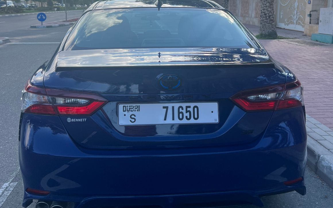 Toyota Camry Hybrid - image 5