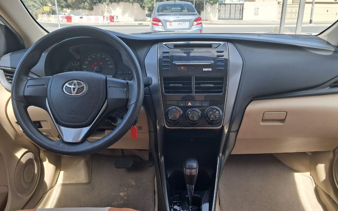TOYOTA YARIS - image 5