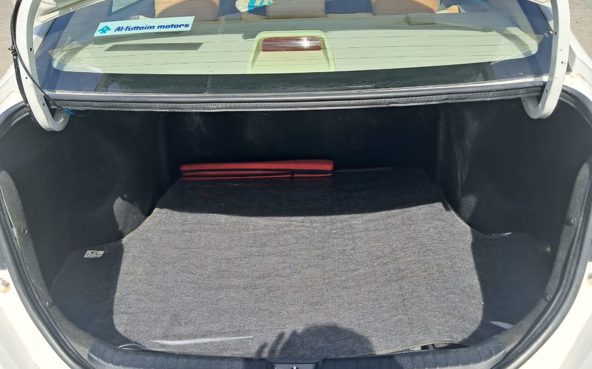 TOYOTA YARIS - image 7