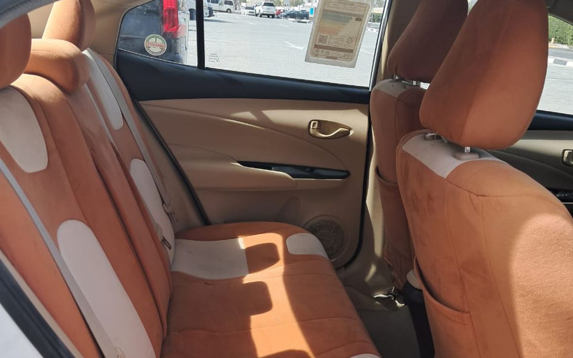 TOYOTA YARIS - image 6