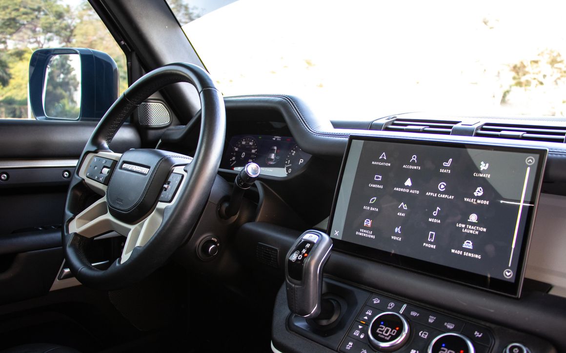 Land Rover Defender 2022 - image 9