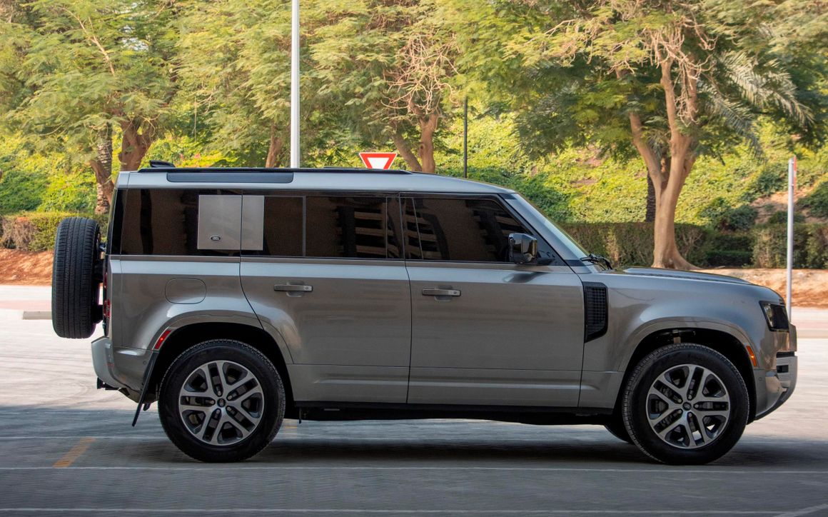 Land Rover Defender 2022 - image 5