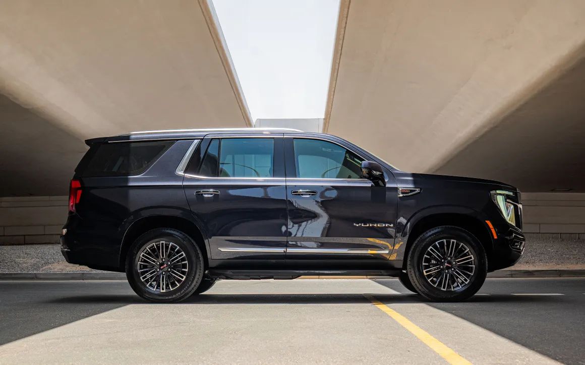 GMC Yukon - image 2
