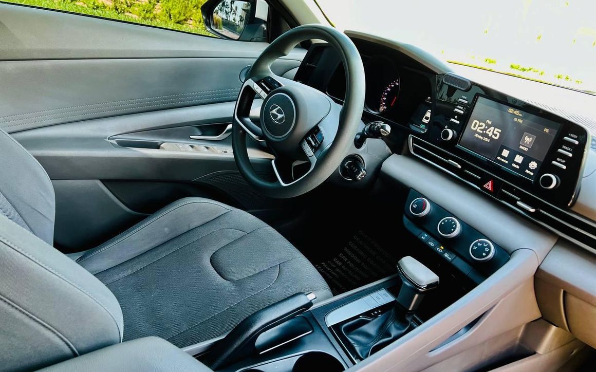Hyundai Elantra - image 3