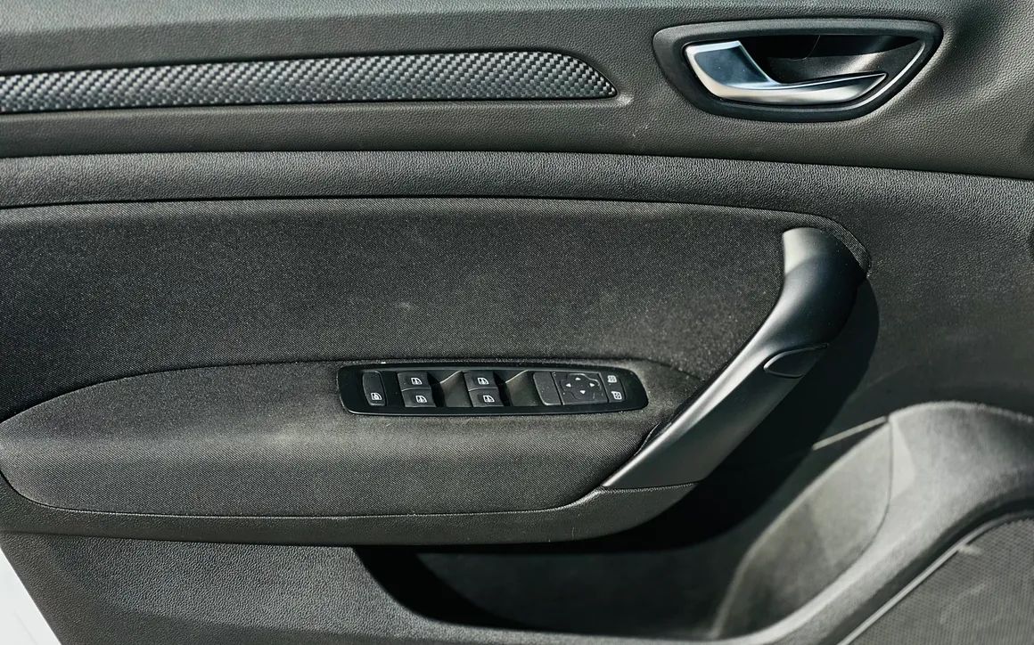 RENAULT MEGANE - image 10