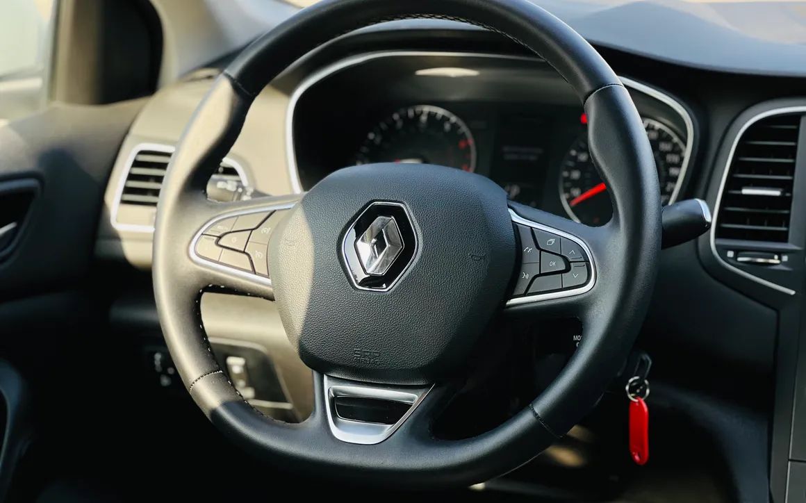 RENAULT MEGANE - image 8