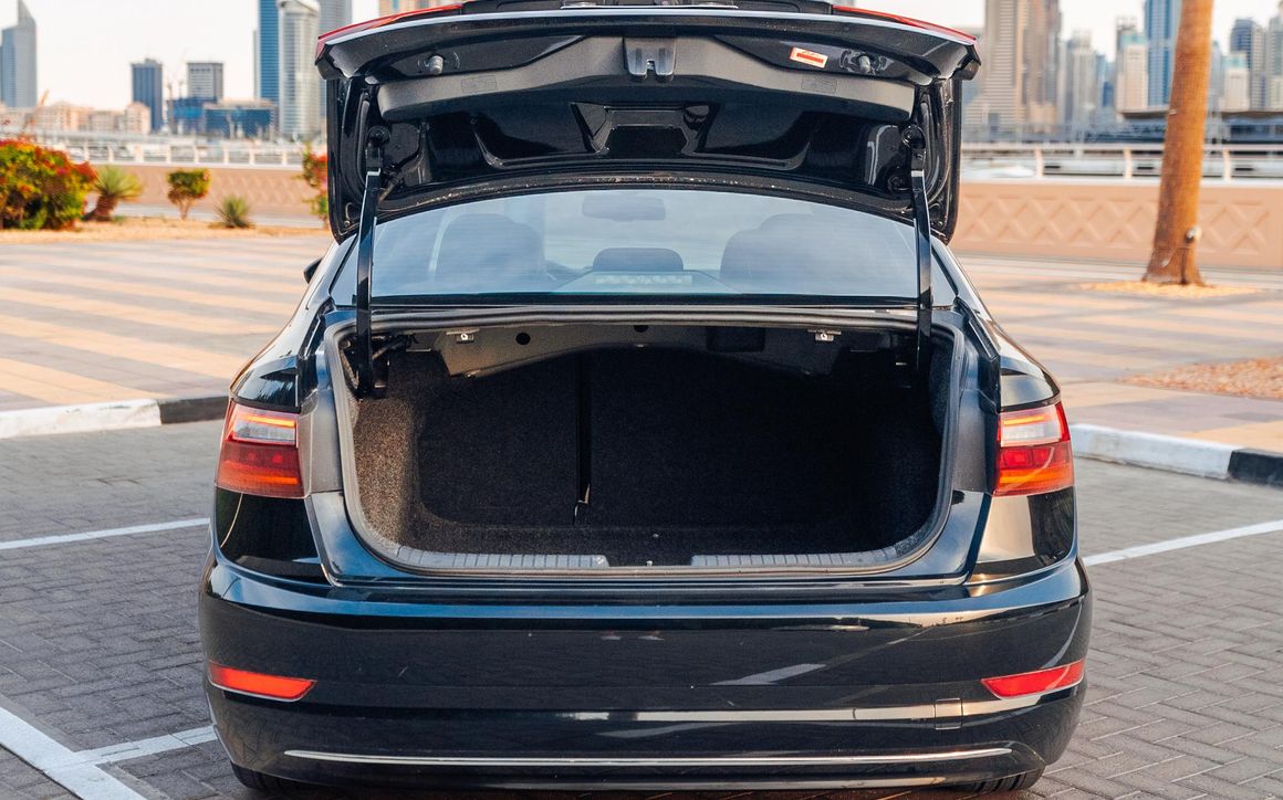 VOLKSWAGEN JETTA - image 4