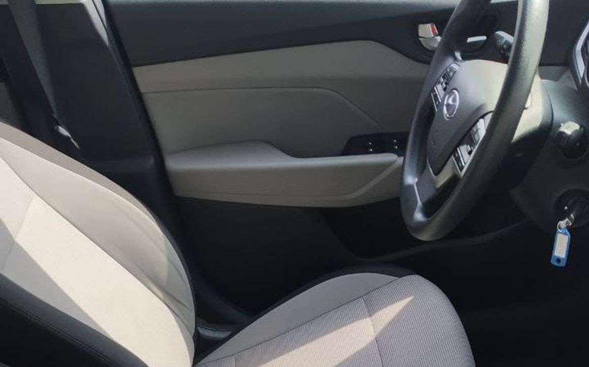 HYUNDAI ACCENT - image 4