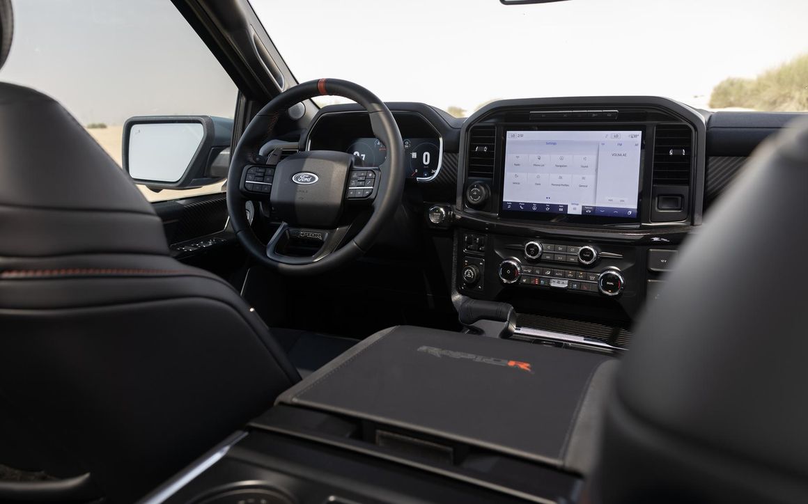 Ford F150 Raptor R - image 11