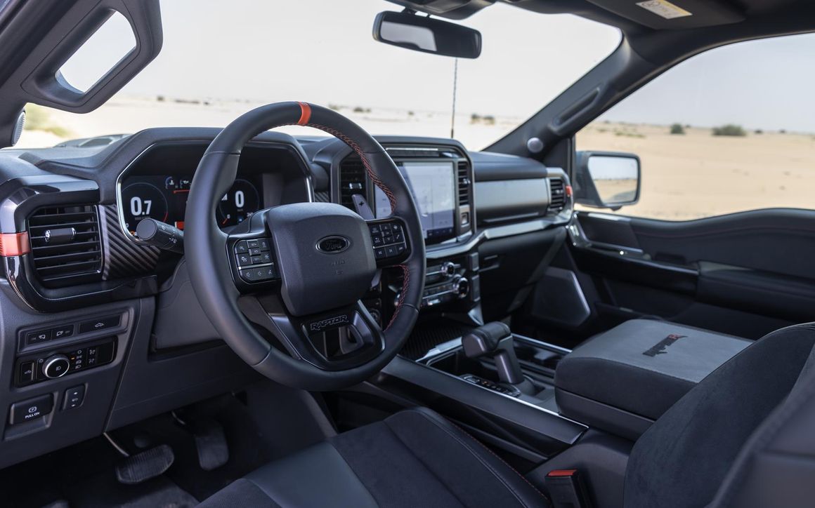 Ford F150 Raptor R - image 12