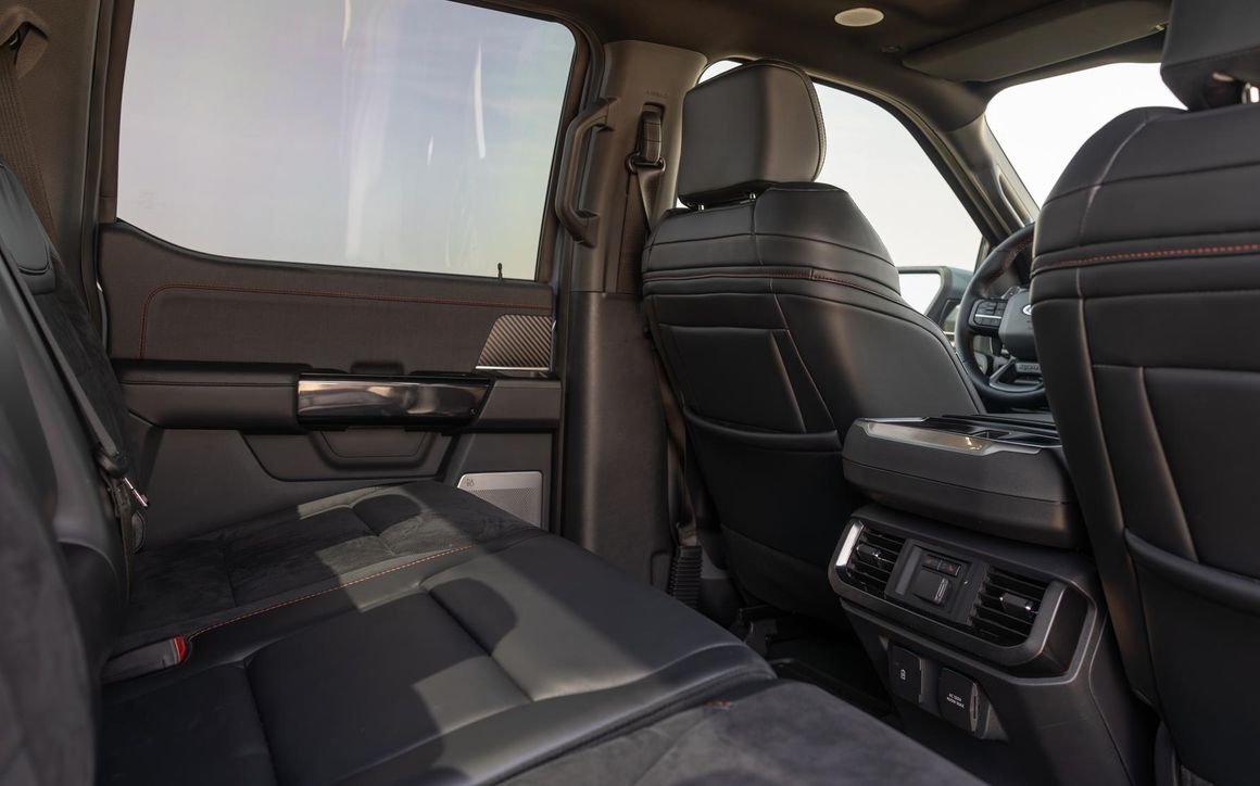 Ford F150 Raptor R - image 17