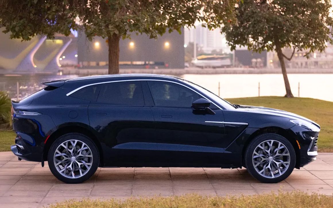 ASTON MARTIN DBX - image 2