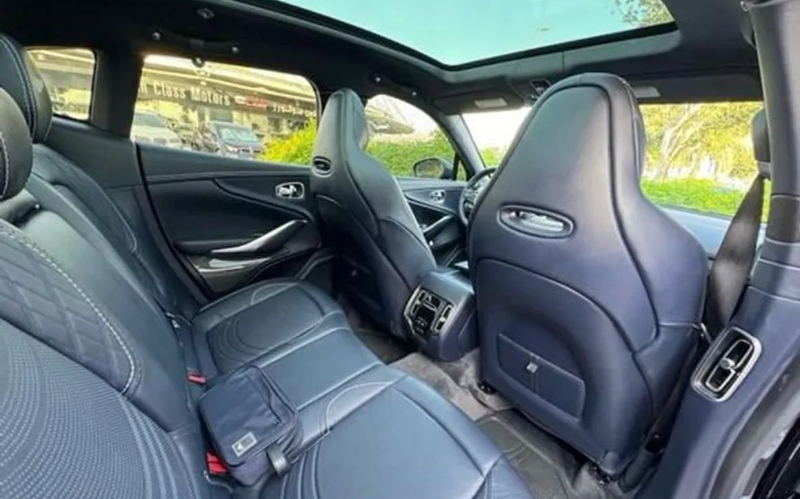 ASTON MARTIN DBX - image 8