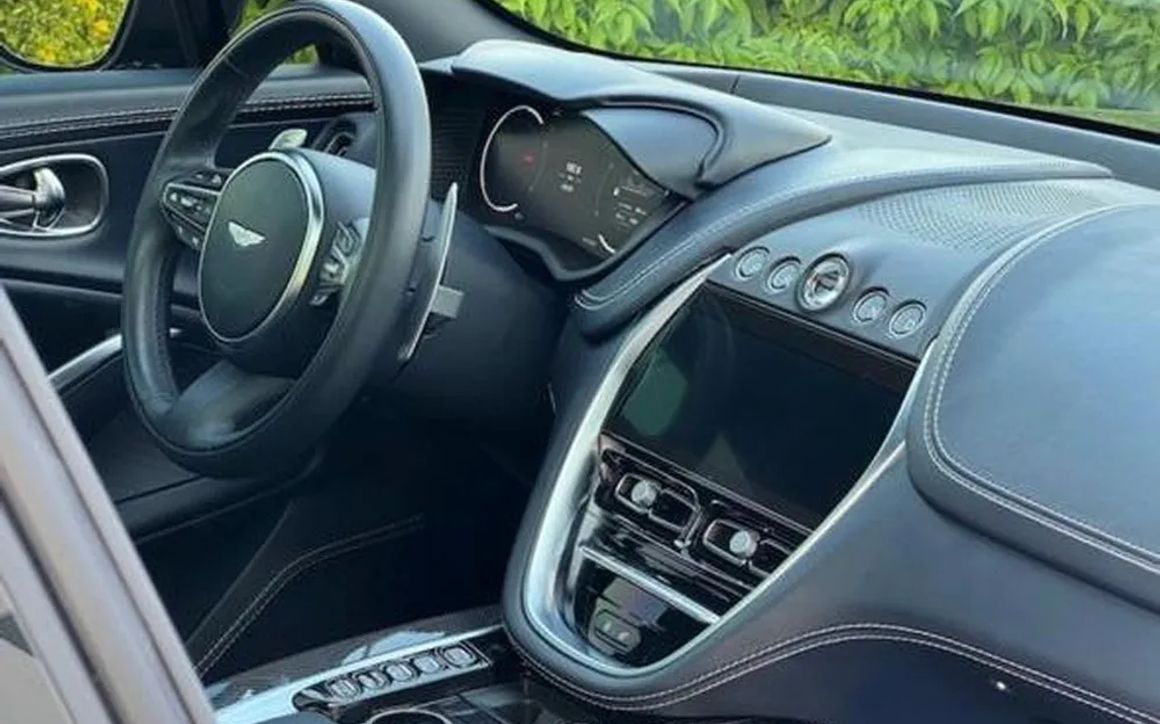 ASTON MARTIN DBX - image 6