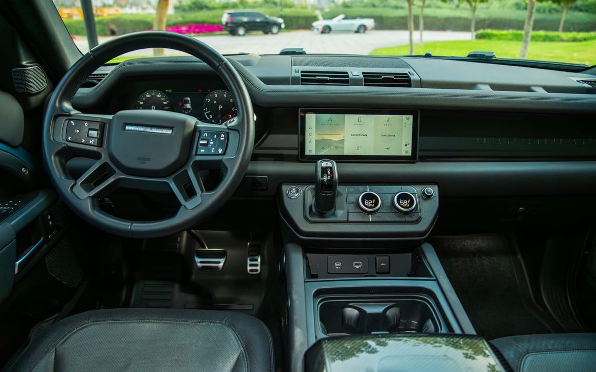 Land Rover Defender - image 6
