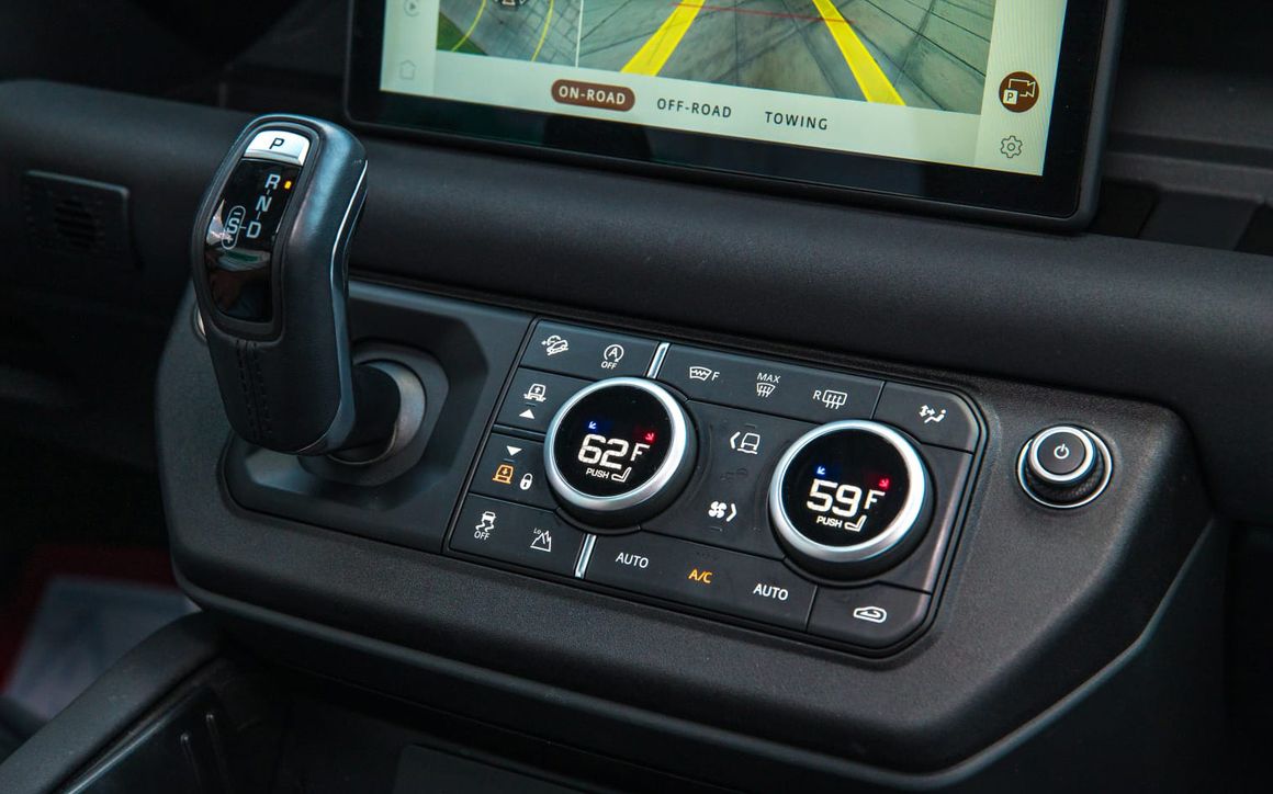 Land Rover Defender - image 7