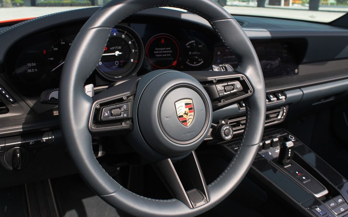 PORSCHE 911 CARRERA 4GTS - image 11