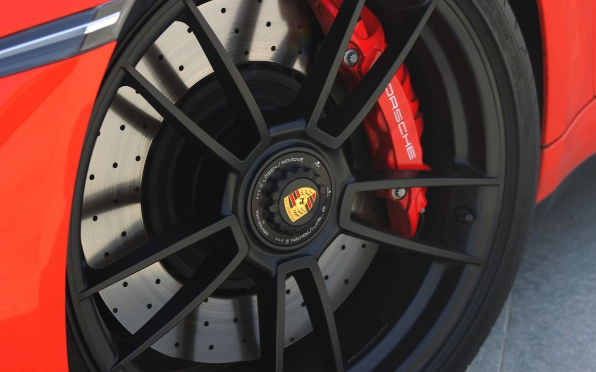 PORSCHE 911 CARRERA 4GTS - image 9