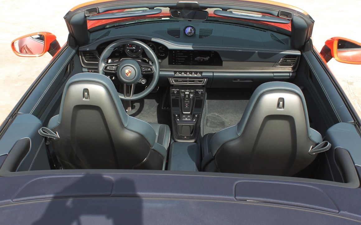 PORSCHE 911 CARRERA 4GTS - image 12