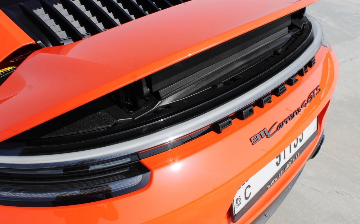 PORSCHE 911 CARRERA 4GTS - image 7