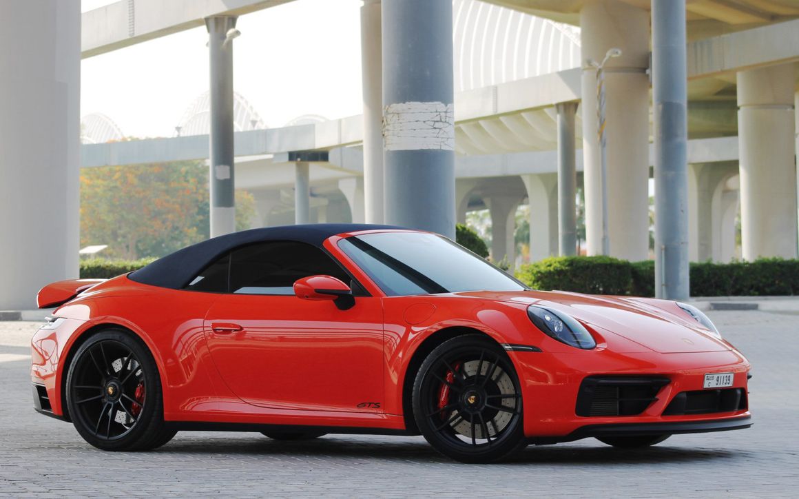 PORSCHE 911 CARRERA 4GTS - image 2