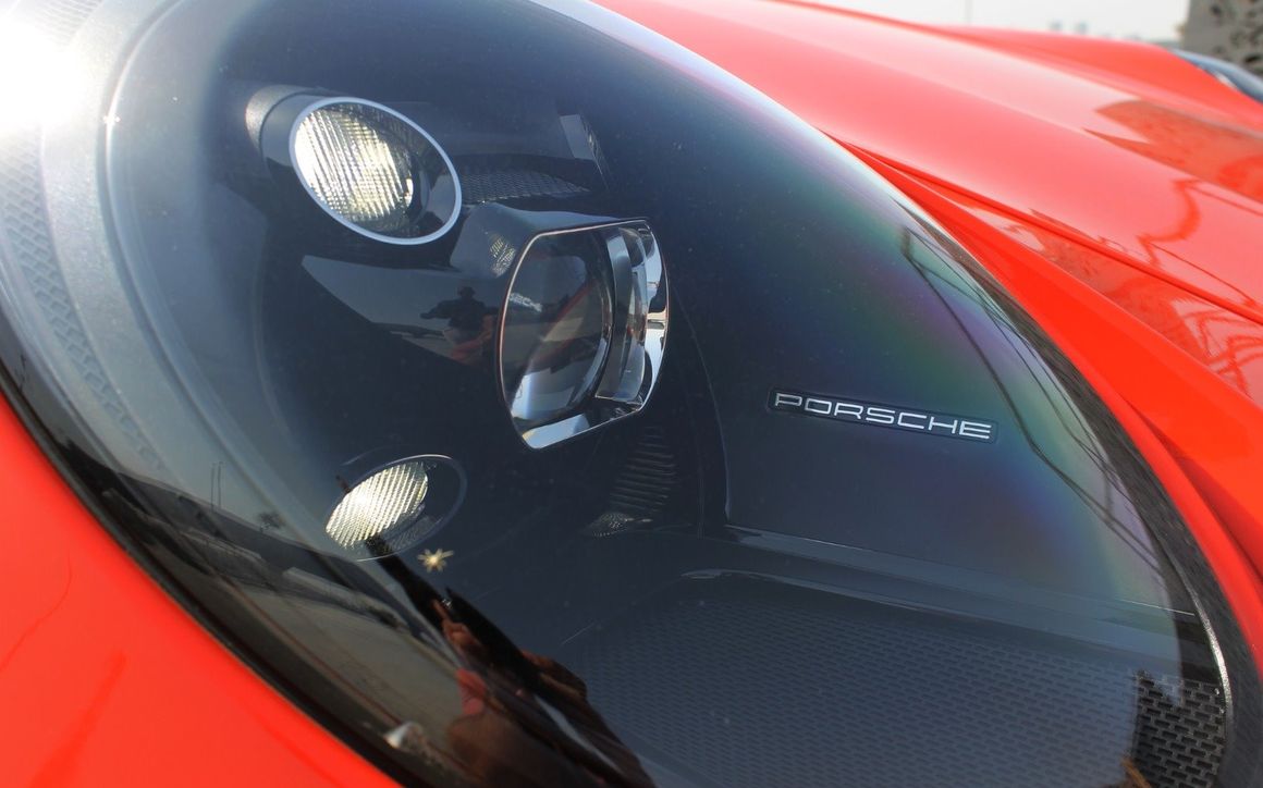 PORSCHE 911 CARRERA 4GTS - image 8