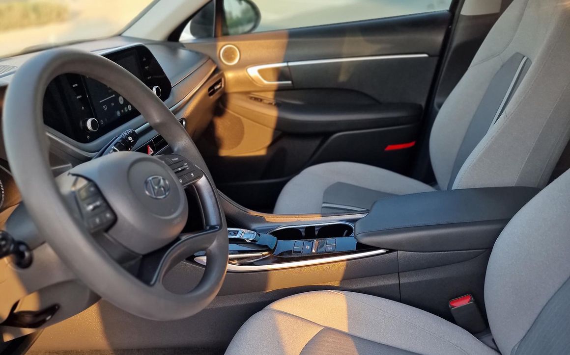 Hyundai Sonata SE - image 10