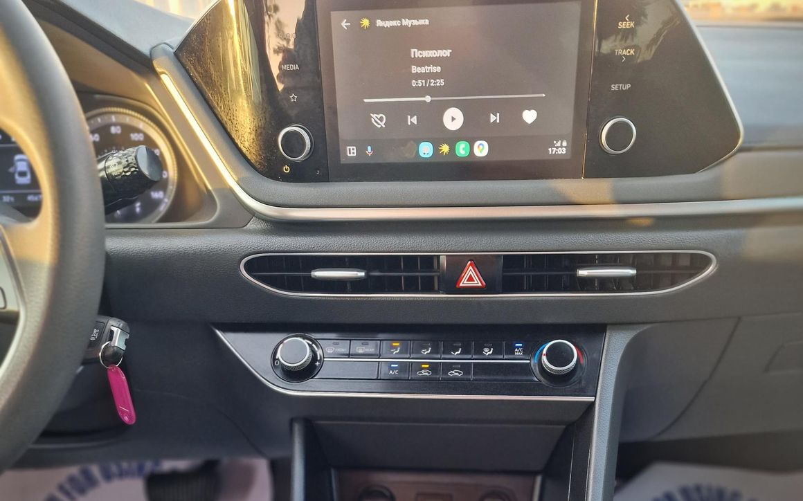 Hyundai Sonata SE - image 9