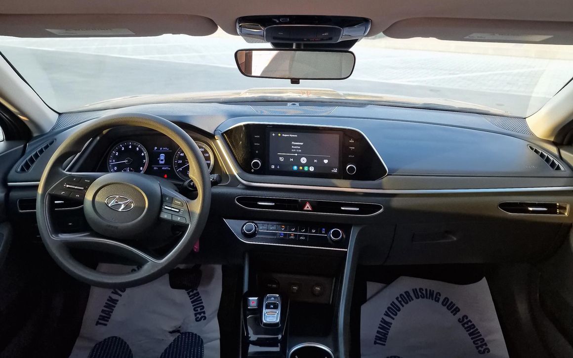 Hyundai Sonata SE - image 7