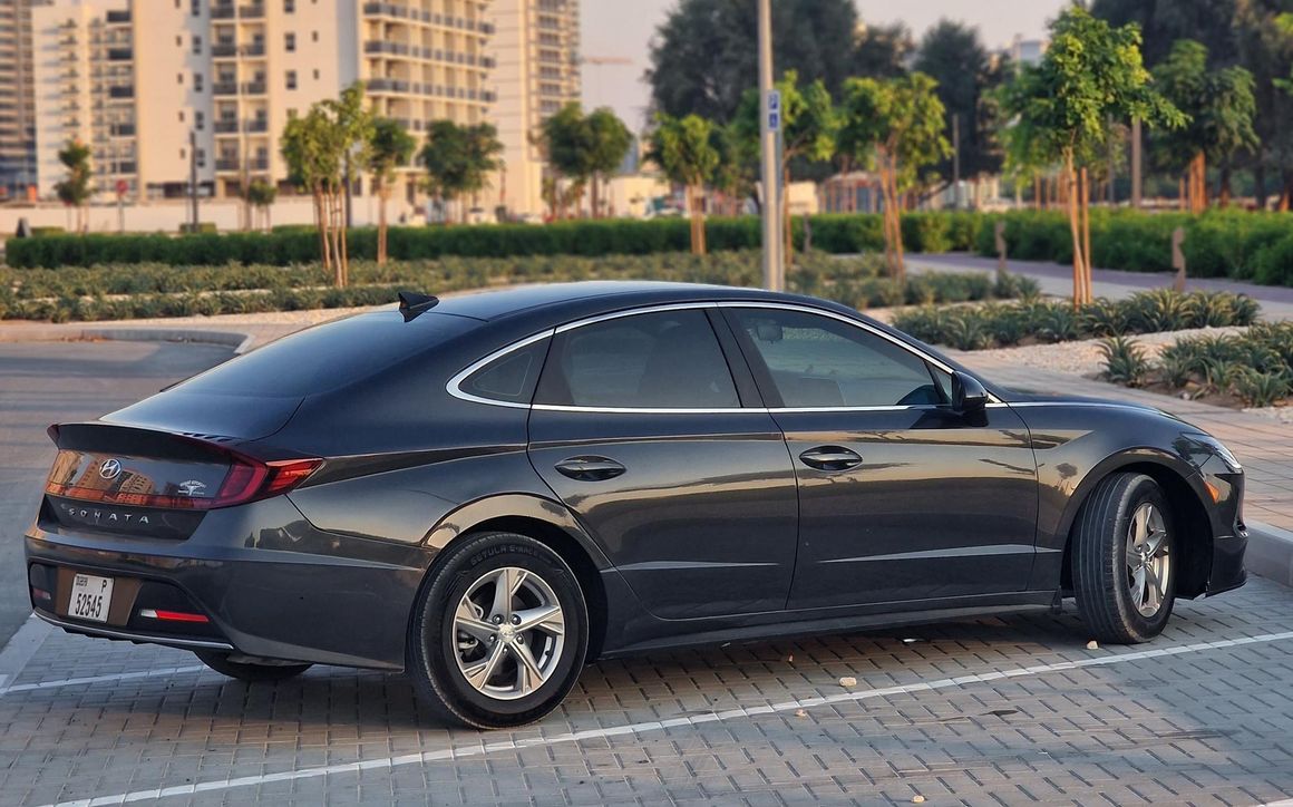 Hyundai Sonata SE - image 6