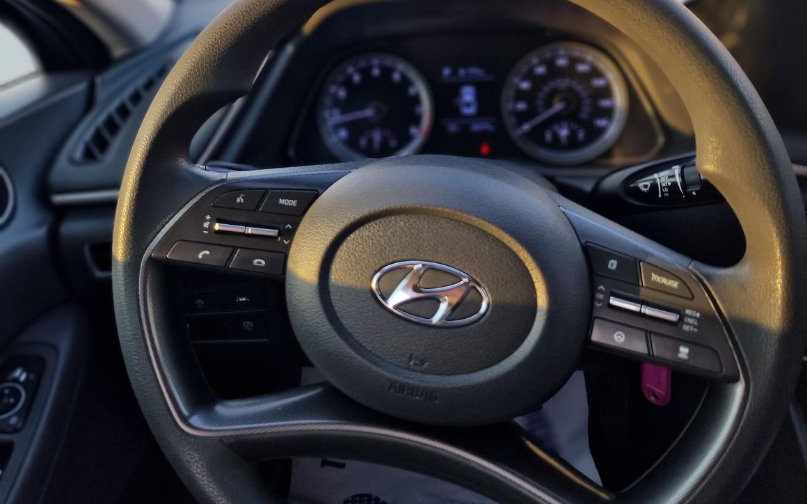 Hyundai Sonata SE - image 8