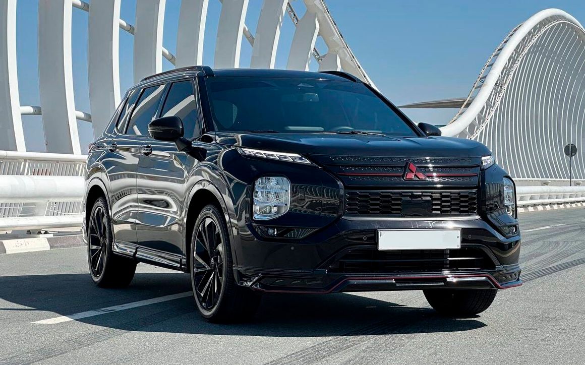 MITSUBISHI OUTLANDER - image 1