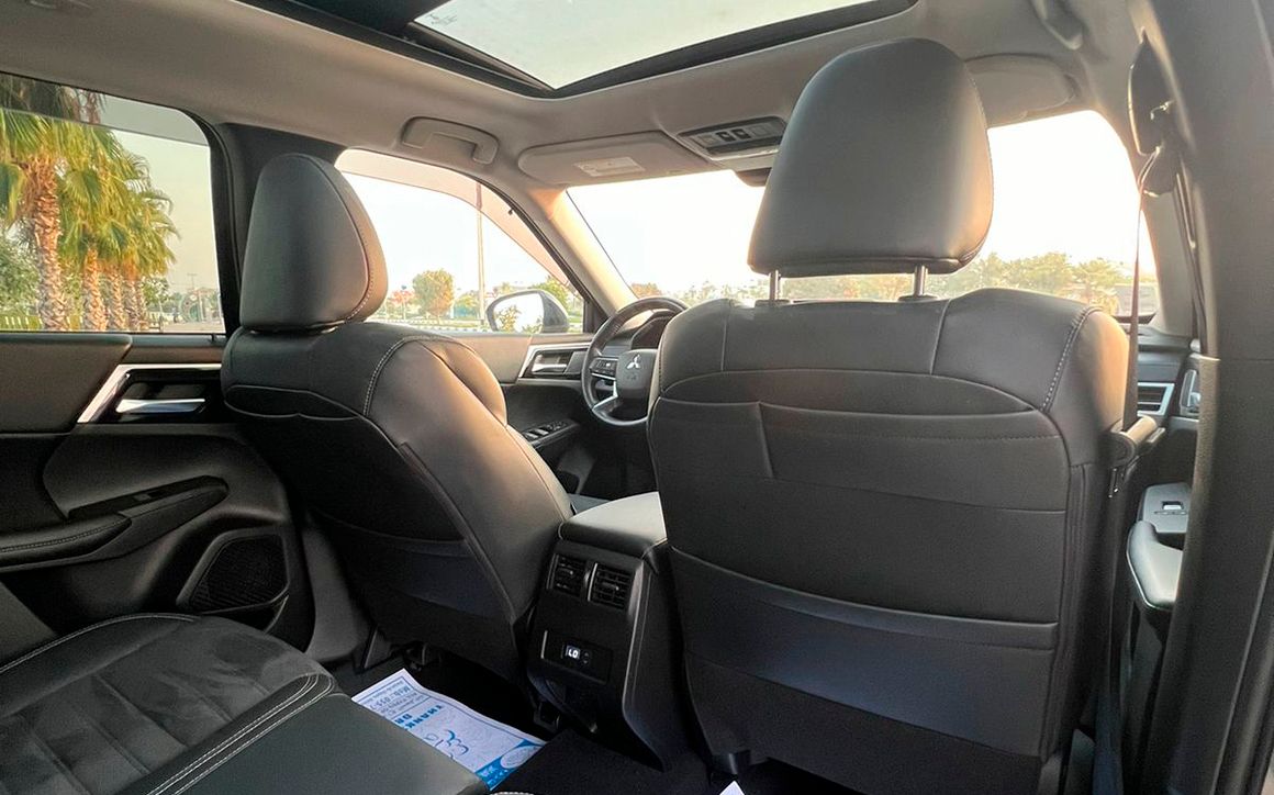 MITSUBISHI OUTLANDER - image 8