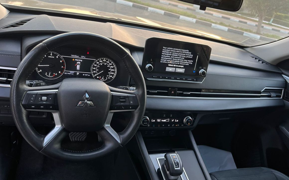 MITSUBISHI OUTLANDER - image 5