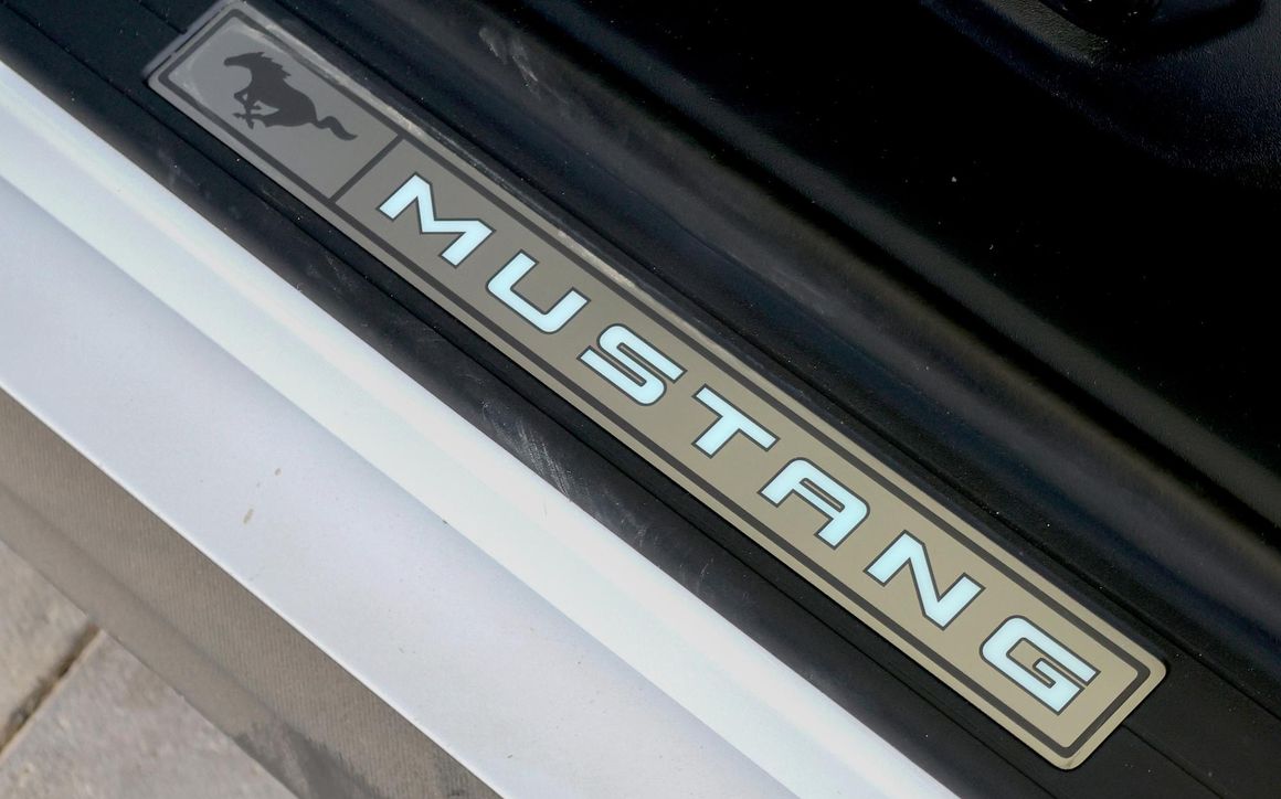 FORD MUSTANG GT V8 - image 15