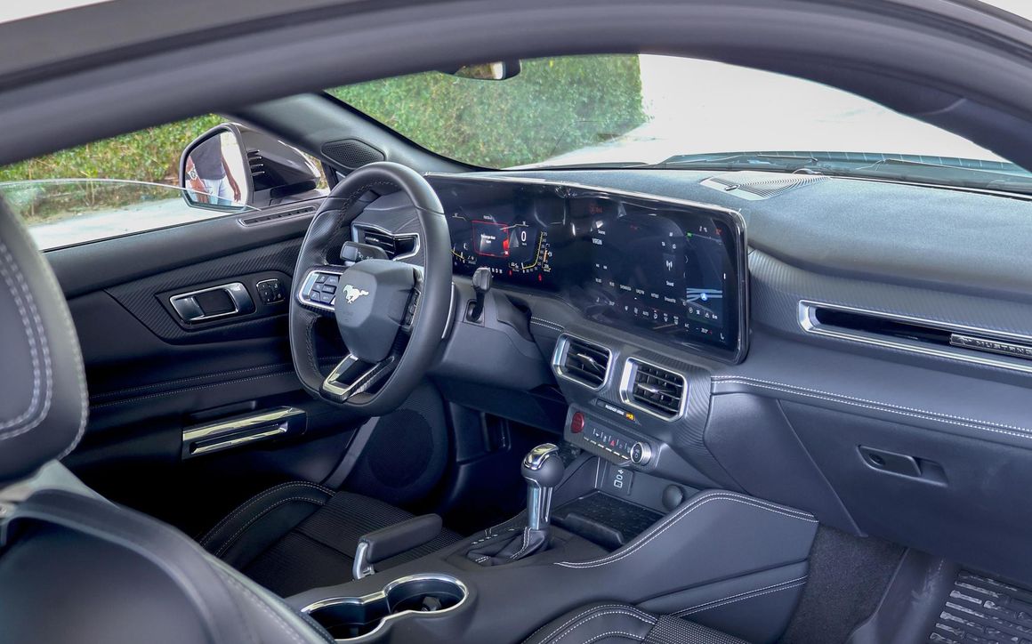 FORD MUSTANG GT V8 - image 11