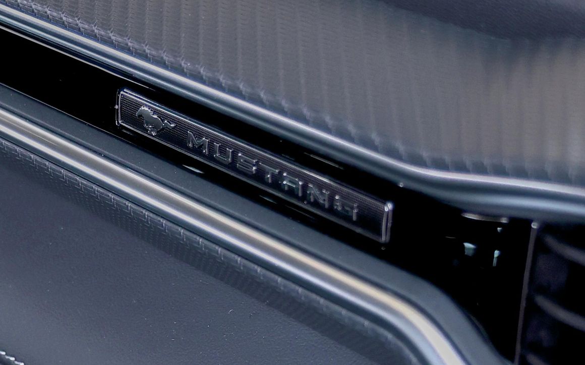 FORD MUSTANG GT V8 - image 14