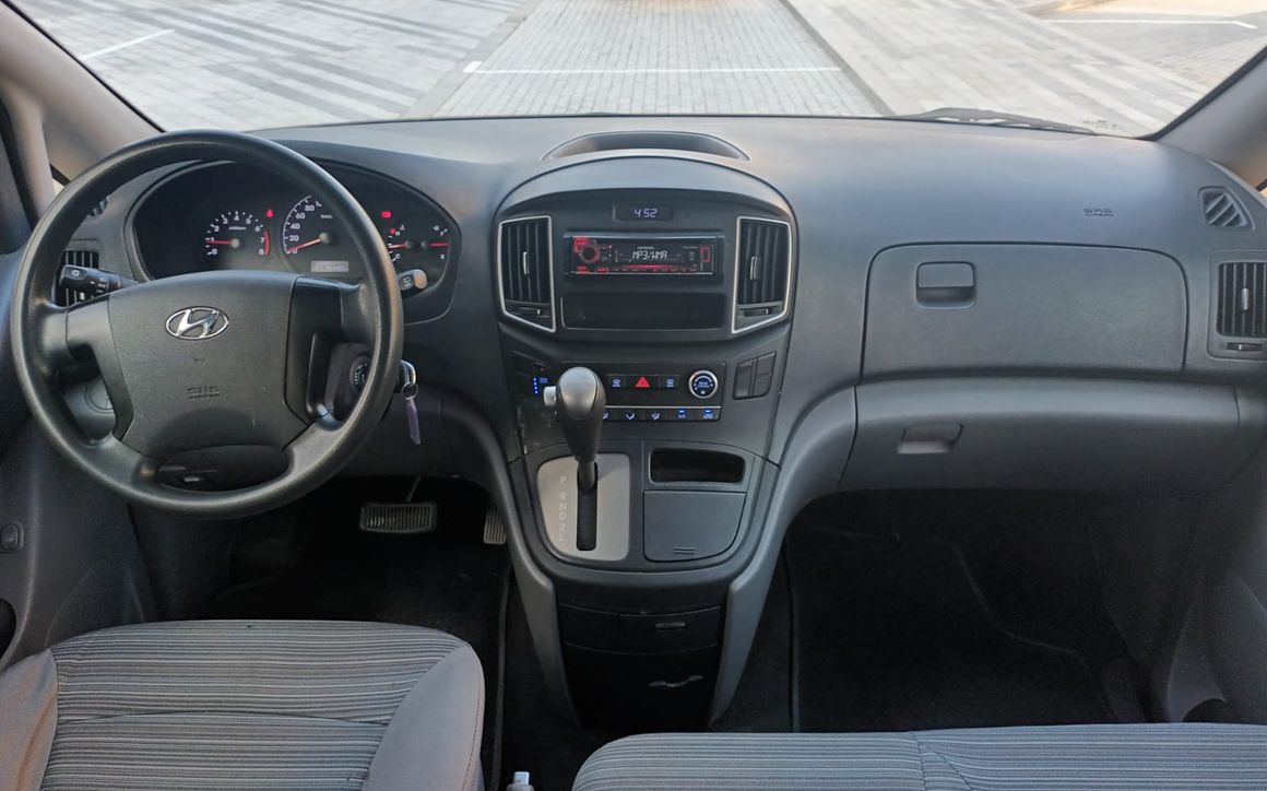 HYUNDAI H1 - image 8