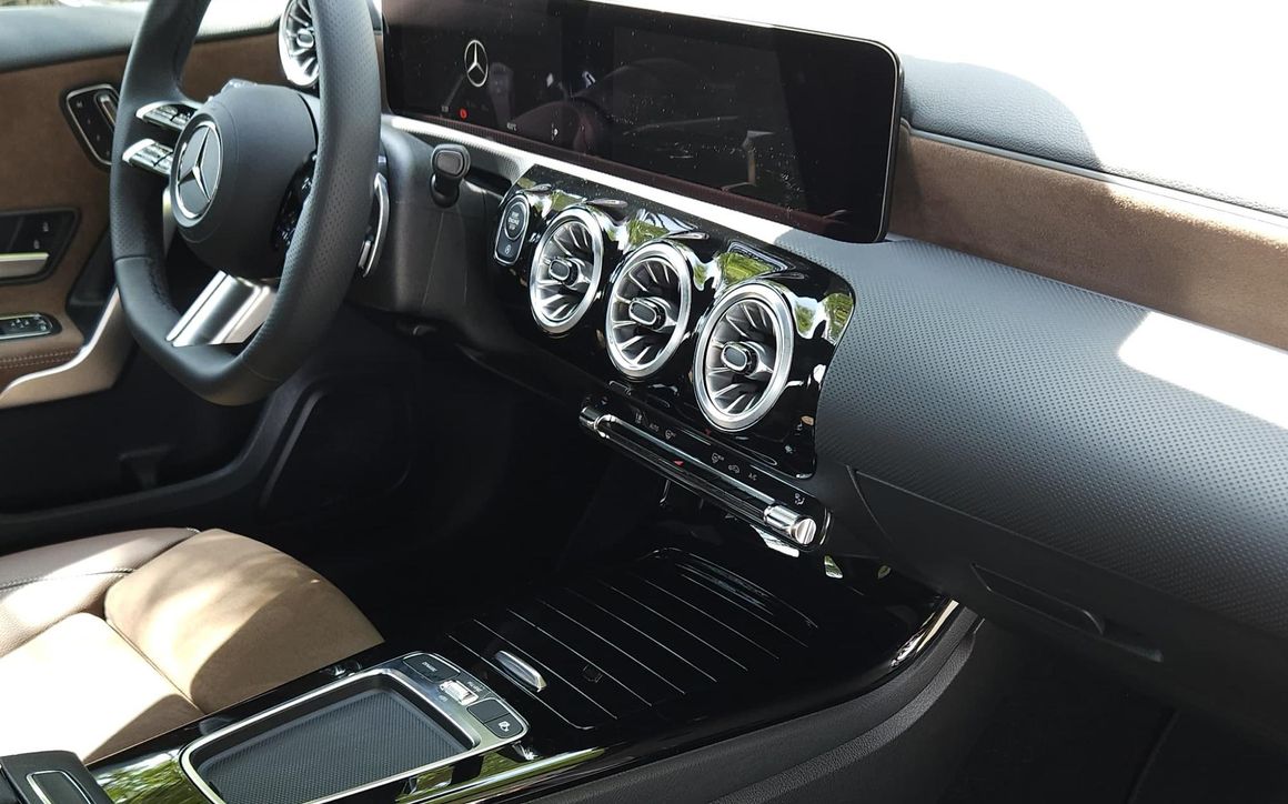 Mercedes A200 - image 10