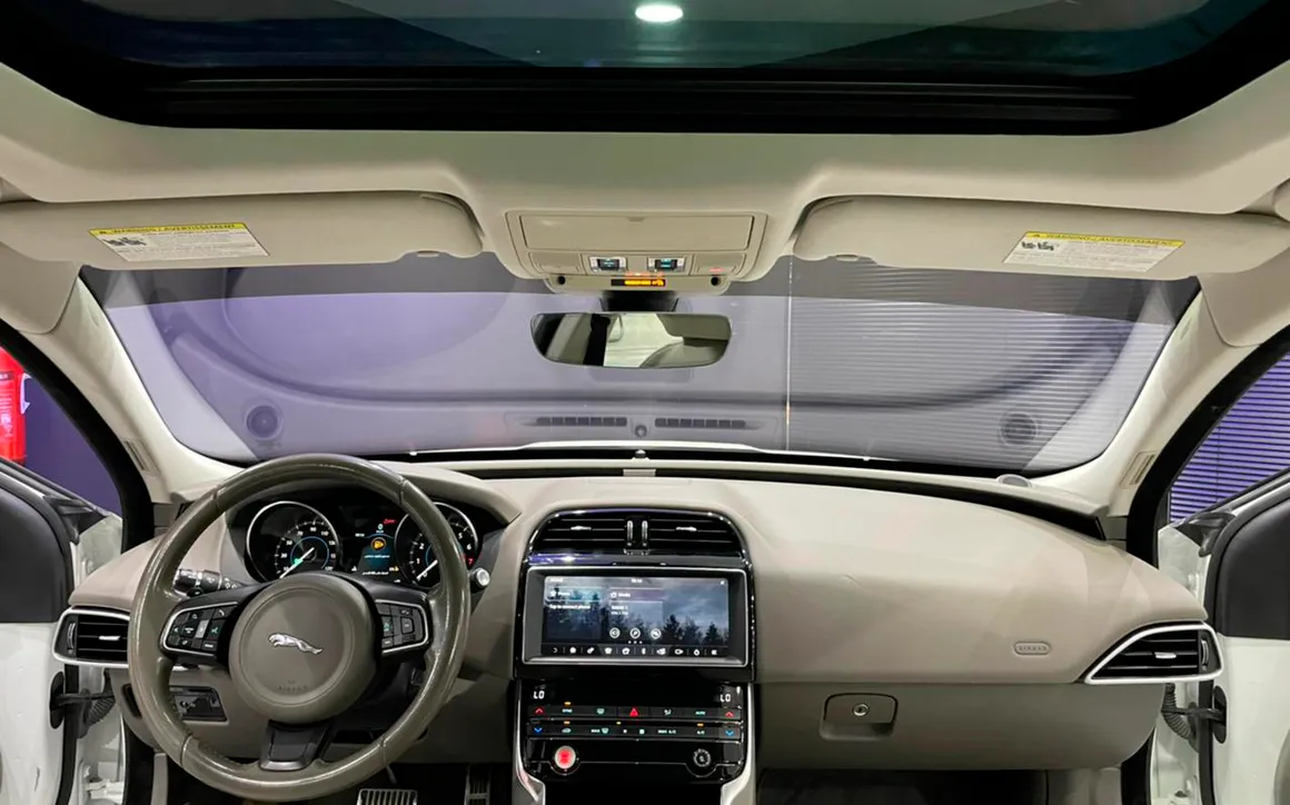 JAGUAR XE - image 3
