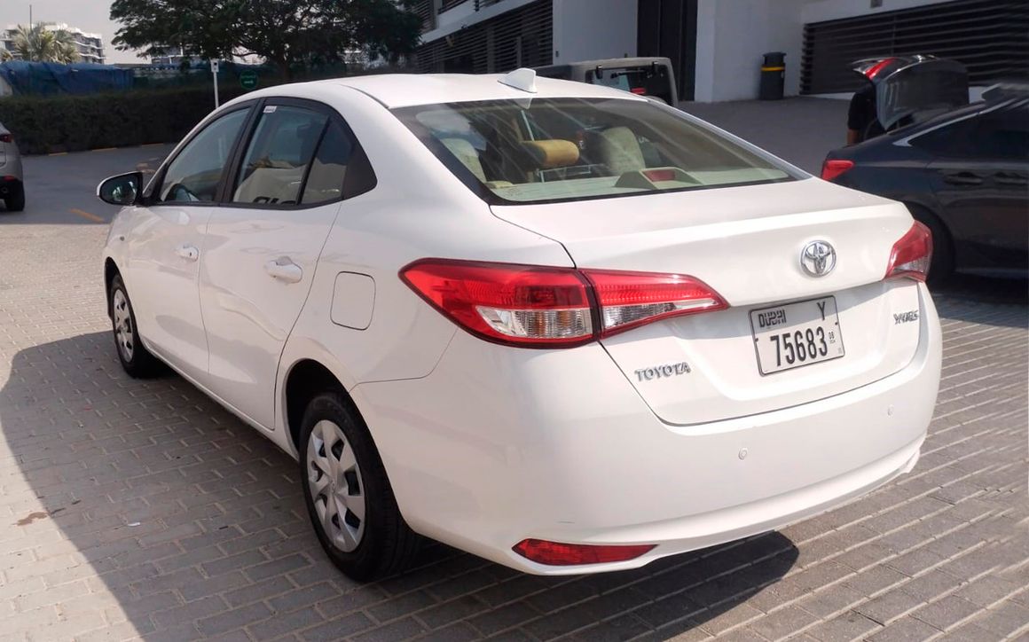 TOYOTA YARIS - image 4