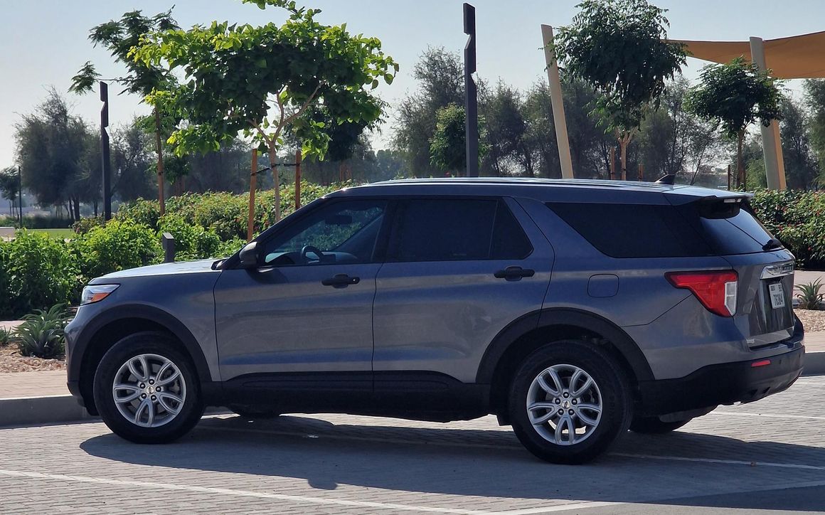 Ford Explorer - image 6