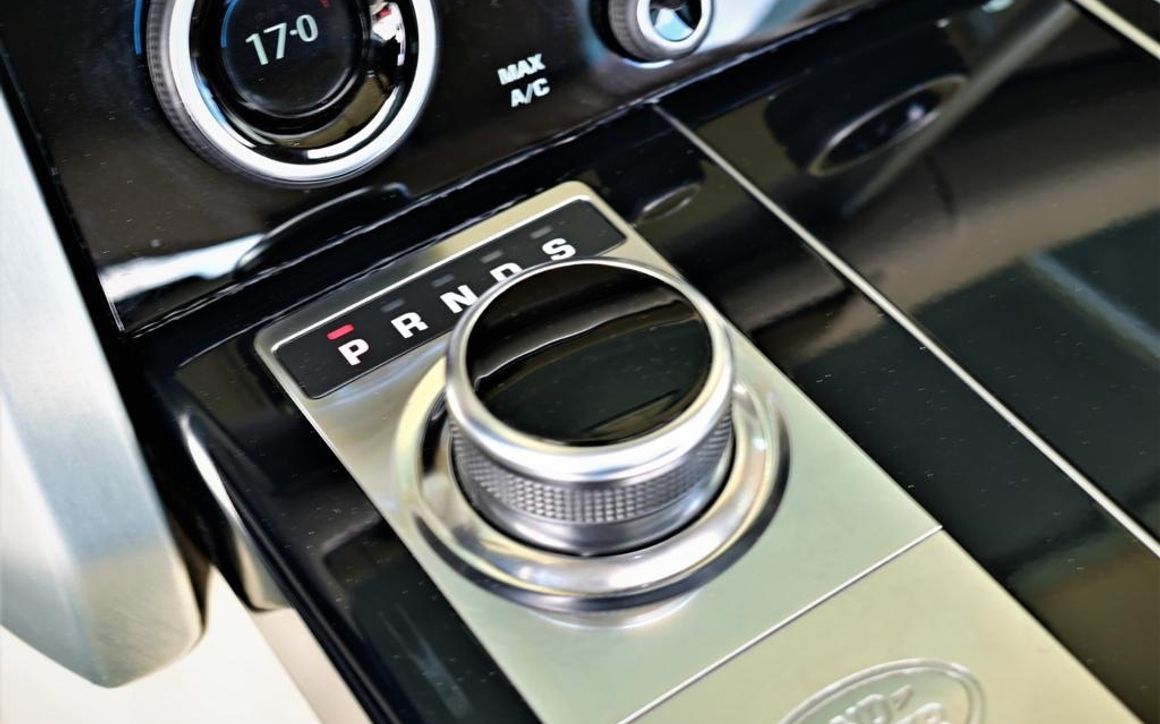 Range Rover Vogue (HSE) - image 6